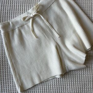 ABERCROMBIE & FITCH NWOT Women's Cream Ribbed Shorts